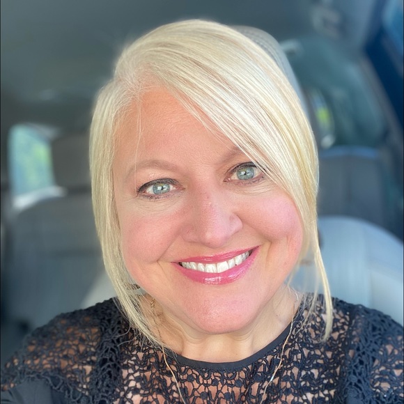 Meet your Posher, Kim - Picture 2 of 4